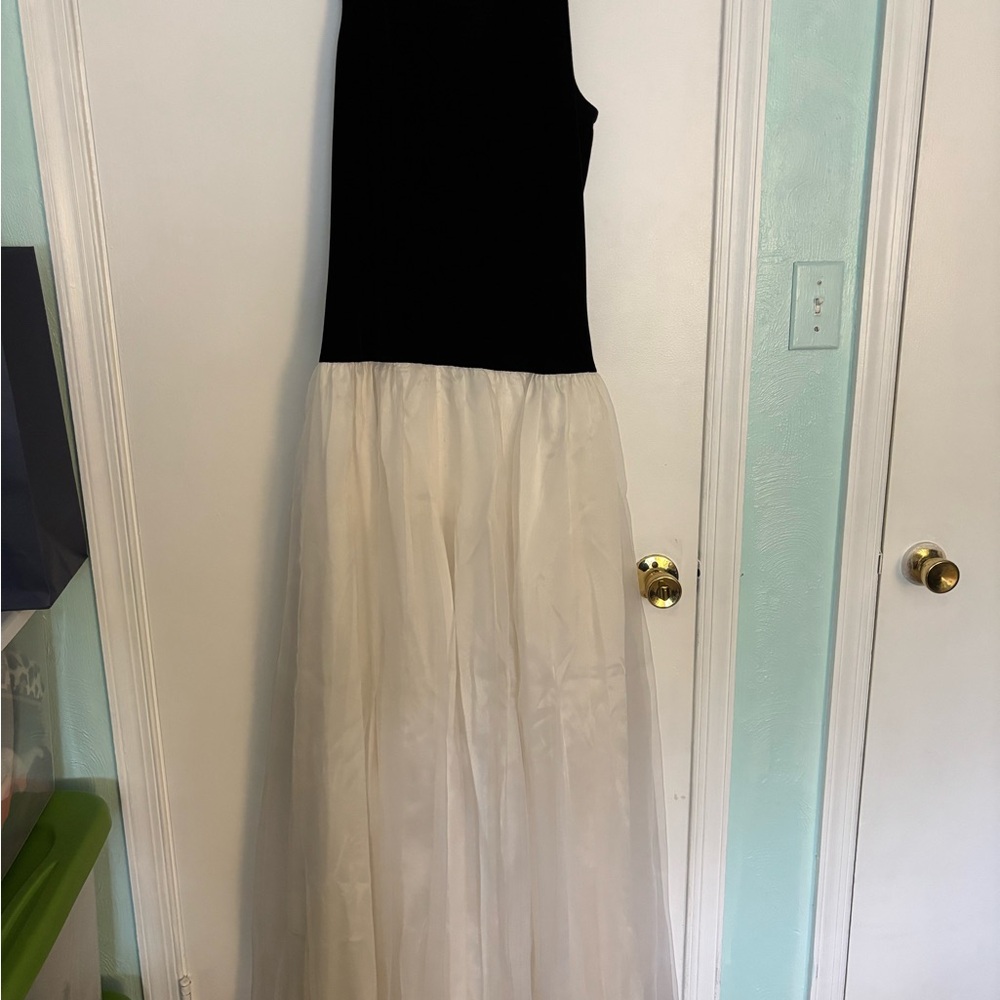 Elegant Black and White Women's dress 13/14